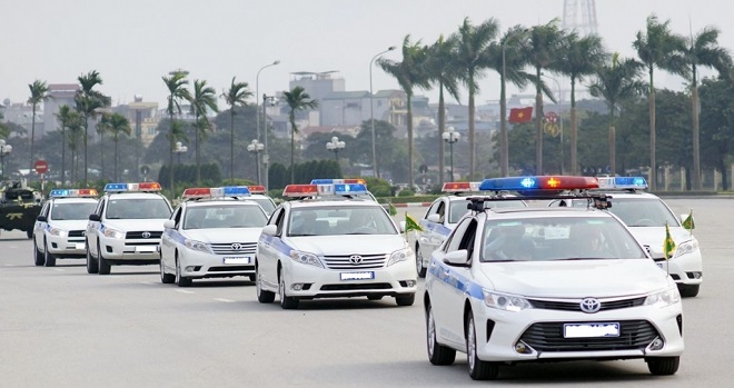 Which vehicle on the road has the most priority? Order of priority vehicles when participating in road traffic in Vietnam