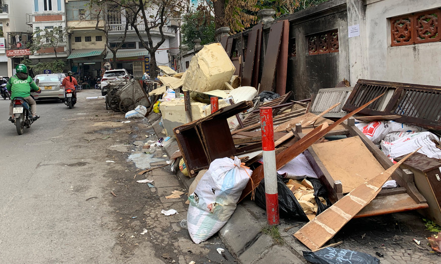 Rights and obligations of entities generating bulky solid waste in Ho Chi Minh City, Vietnam