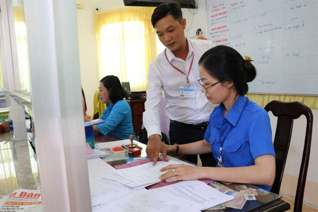 New Regulations on grade ratio of officials effective in Vietnam from August 15, 2024