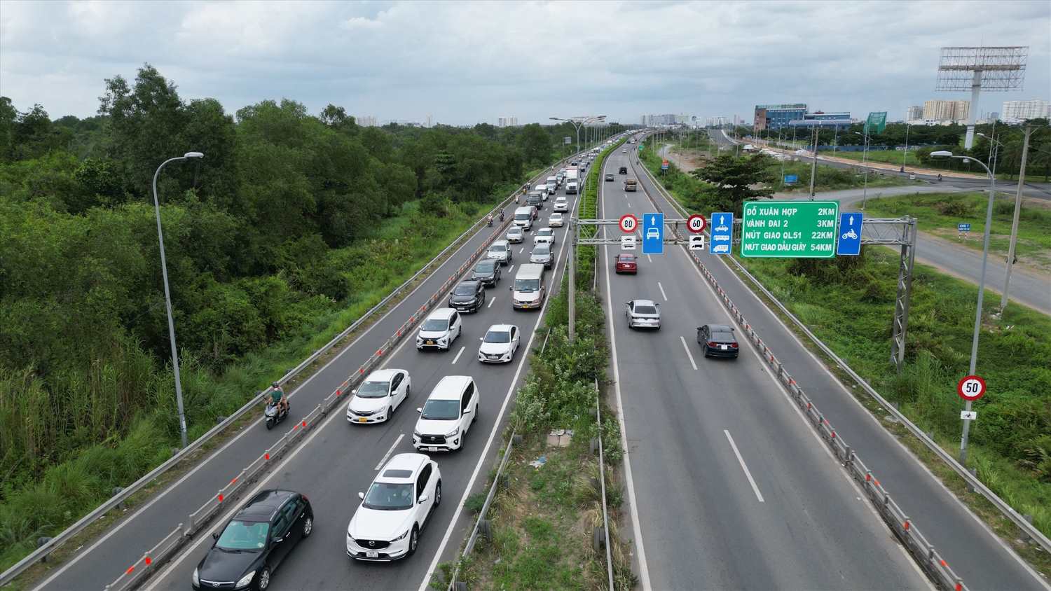 Regulations on suspension of expressway operation under the Law on Road 2024
