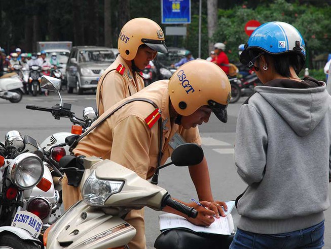 Tasks and powers of traffic police in traffic patrol and control in Vietnam from January 1, 2025