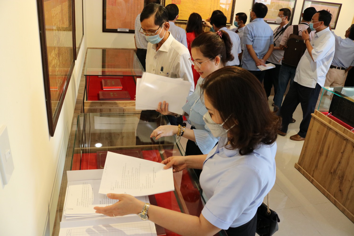 Basis for determining the number of employees in central and provincial-level historical archival units of the State in Vietnam