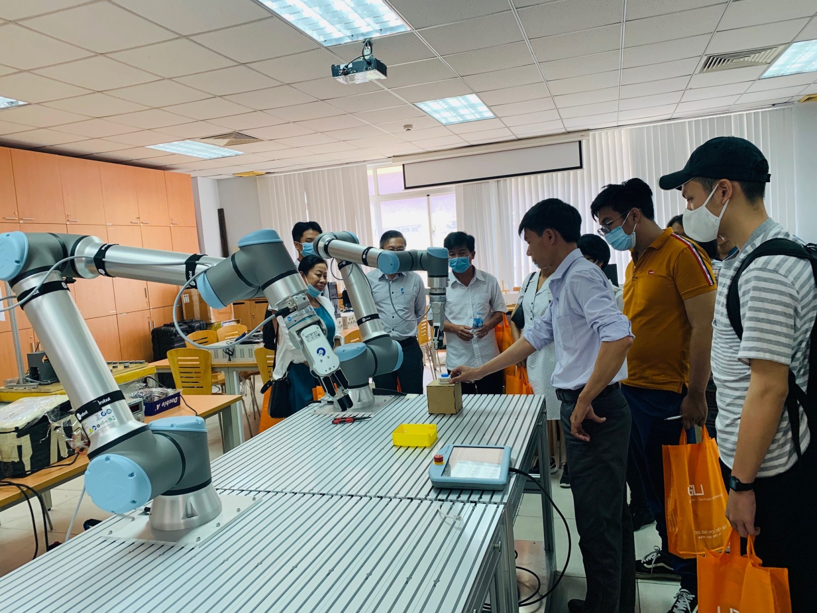 Các hoạt động đào tạo nhân lực công nghệ cao năm 2024