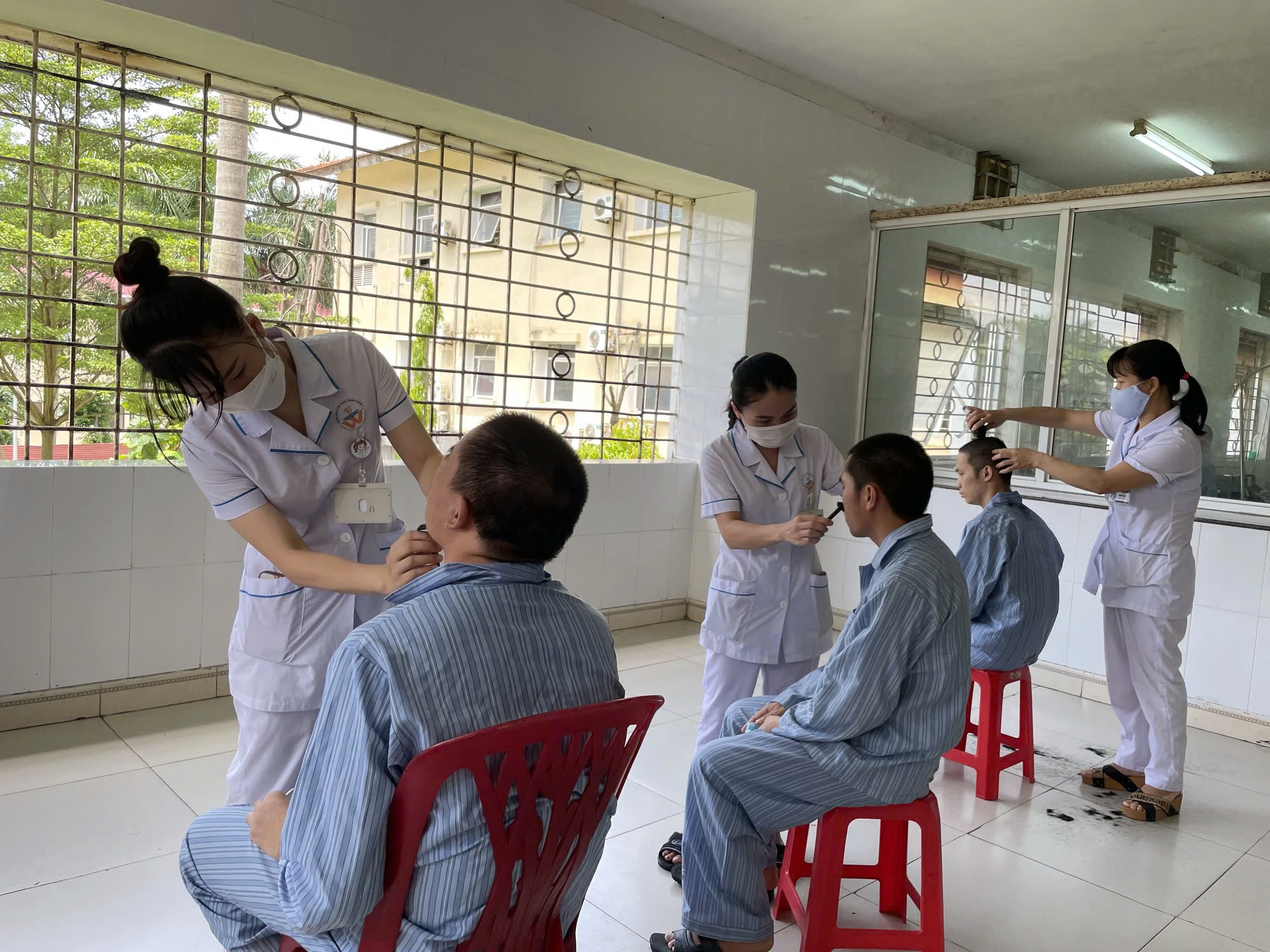 Review and arrangement of separate rooms for individuals who has the potential to try fleeing from in psychiatric involuntary treatment facilities in Vietnam