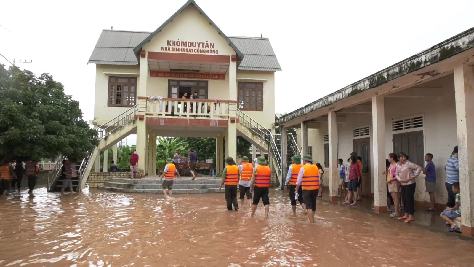 Thủ tướng yêu cầu đảm bảo an toàn, sức khỏe, tính mạng cho Nhân dân là trên hết