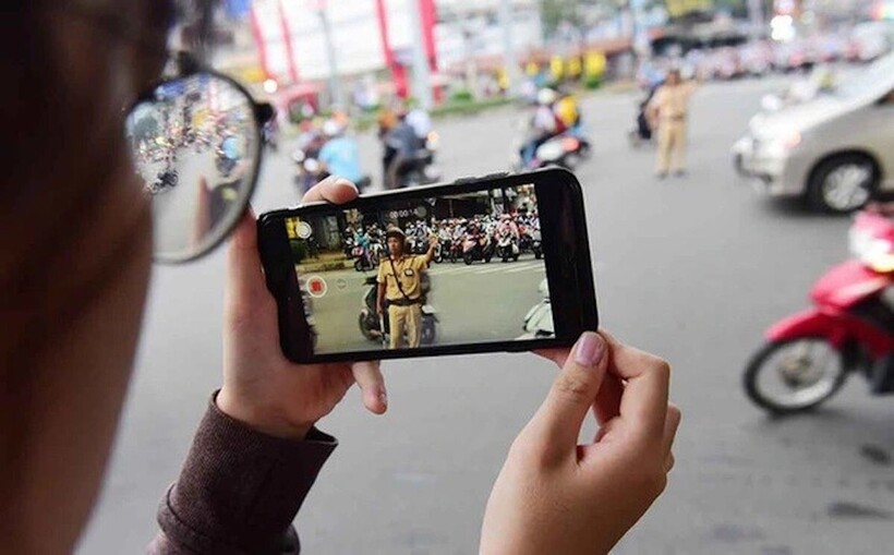 Guidelines for resolving the recording and filming of traffic police officers on duty in Vietnam from the year 2025