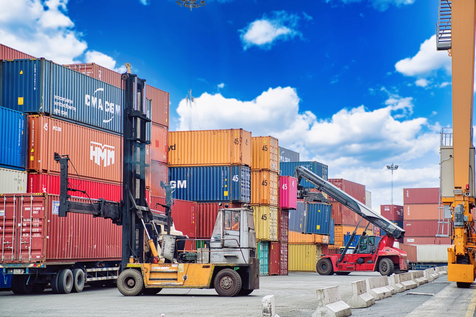 Conditions for business in logistics services in Vietnam according to Decree 163