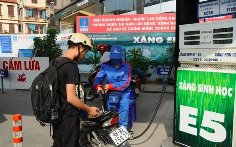 Strictly handle acts of hoarding goods in anticipation of price increases in petroleum and biofuel trading in Vietnam