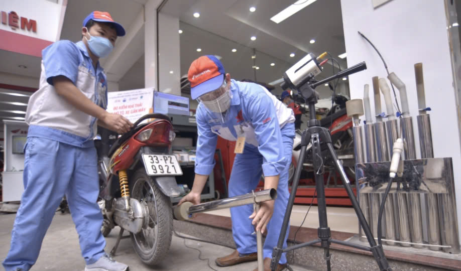 Conditions for motorcycle and moped emissions inspection facilities in Vietnam from January 1, 2025