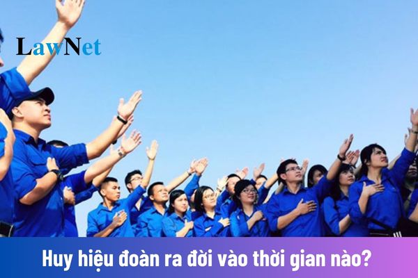 Huy hiệu đoàn ra đời vào thời gian nào? 