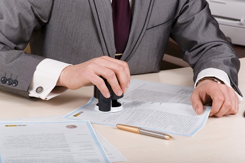 Người thực hiện chứng thực là ai?
