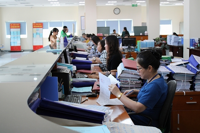 What are regulations on account registration application and specimen seal and signatures at the Vietnam State Treasury?