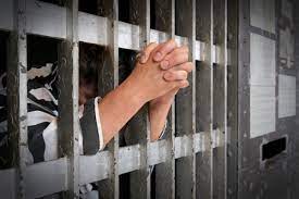 Người bị tạm giữ vi phạm nội quy nơi tạm giữ thì có bị tạm giam không?