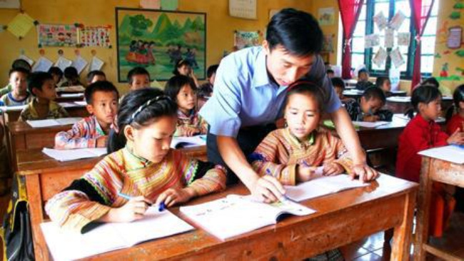 Yêu cầu kiến thức kỹ năng đối với dạy học nghe, nói tiếng Mông trong bồi dưỡng giáo viên dạy tiếng Mông