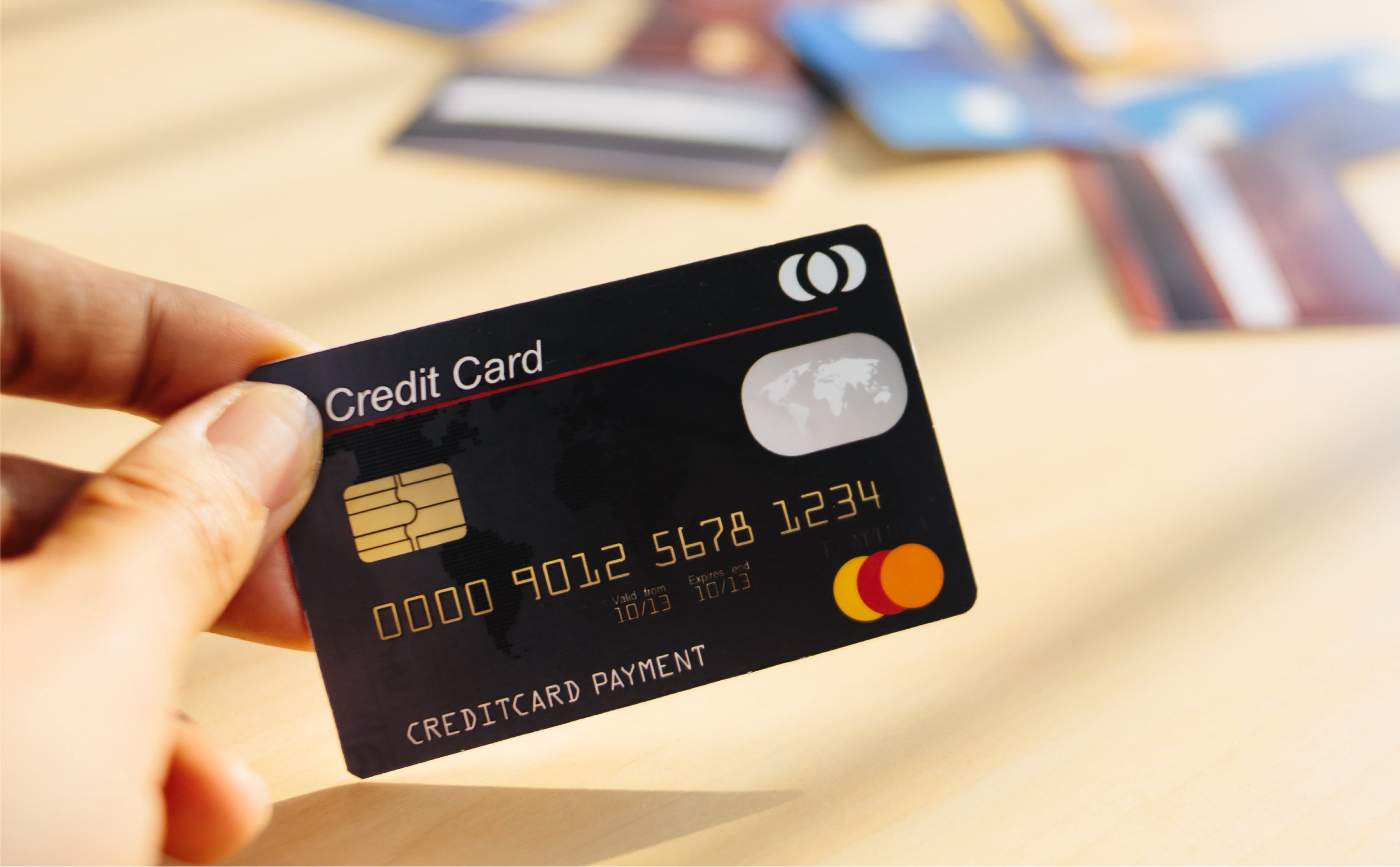 Người 15 tuổi có được làm chủ thẻ chính khi mở thẻ tín dụng tại ngân hàng?