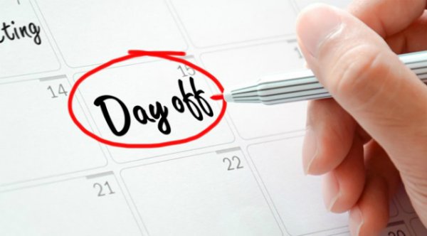 Công ty tự quyết định ngày nghỉ phép có đúng không?