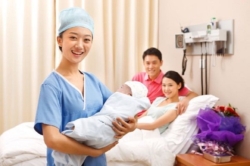 Hộ sinh hạng IV có được làm công việc phá thai an toàn không?