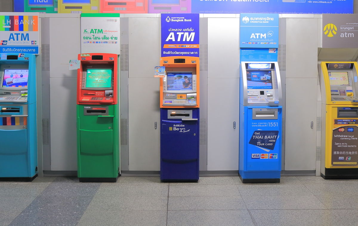 Các trụ ATM có bắt buộc phải gắn camera không?