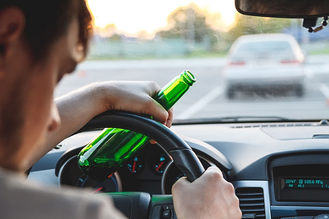 Uống rượu bia mà lái xe sẽ bị tước bằng lái?