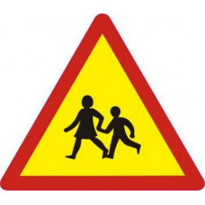 Biển báo biểu thị đoạn đường thường có trẻ em đi ngang qua hoặc tụ tập trên đường như thế nào?