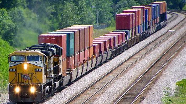 Doanh nghiệp có được tự quyết định giá vận tải đường sắt không?