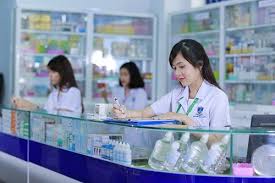 Tiêu chuẩn về bằng cấp và thời gian thực hành của người phụ trách chuyên môn các cơ sở bán lẻ thuốc