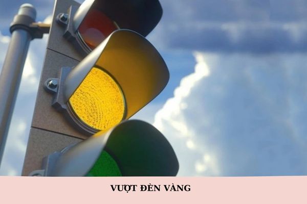 How Much is the Fine for Running a Yellow Light in 2025? What is the Meaning of a Yellow Signal?