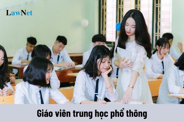 Số giáo viên trung học phổ thông được bố trí trong một lớp tối đa là bao nhiêu người?