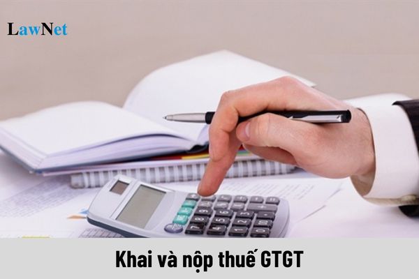 How is VAT declared and paid in case of tax distribution?