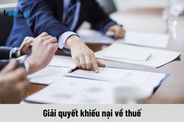 Cơ quan quản lý thuế có trách nhiệm và quyền hạn gì trong việc giải quyết khiếu nại về thuế?