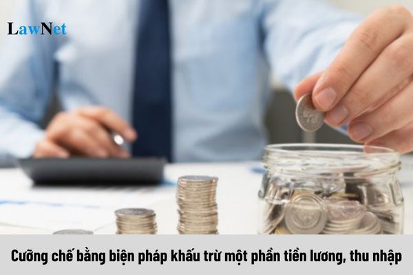 Khi nào người nộp thuế bị cưỡng chế bằng biện pháp khấu trừ một phần tiền lương, thu nhập?