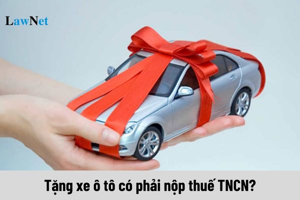 Được bạn trai tặng xe ô tô có phải nộp thuế TNCN không?