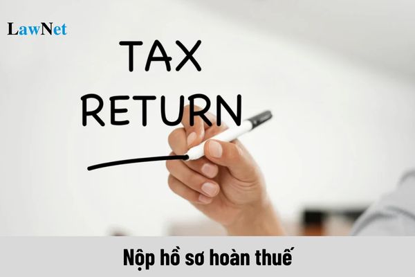 Người nộp thuế nộp hồ sơ hoàn thuế thông qua các hình thức nào?