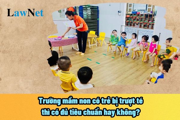 Trường mầm non có trẻ bị trượt té thì có đủ tiêu chuẩn hay không? Giáo viên mầm non được tập huấn kỹ năng gì để xử lý tai nạn?