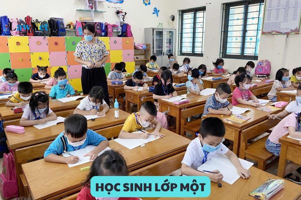 Tuổi của học sinh lớp một là bao nhiêu? Học sinh lớp một phải có hành vi ứng xử, trang phục như thế nào?