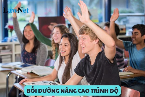 Giáo viên trung học phổ thông mỗi năm dành bao nhiêu thời gian để bồi dưỡng nâng cao trình độ?