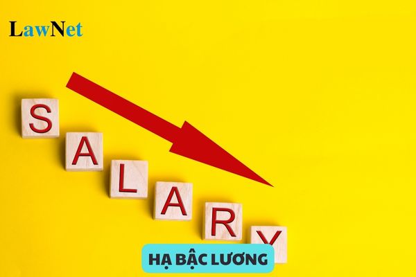 Có kỷ luật giáo viên trường công lập bằng hình thức hạ bậc lương được không?