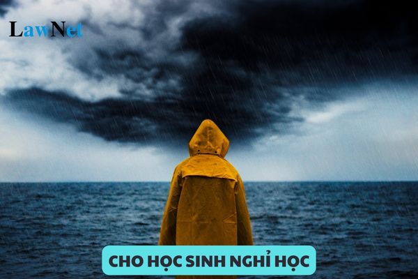 Ai có thẩm quyền cho học sinh nghỉ học do mưa bão?