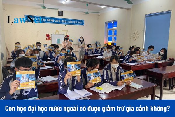 Con ở nước ngoài học đại học thì có được giảm trừ gia cảnh không?