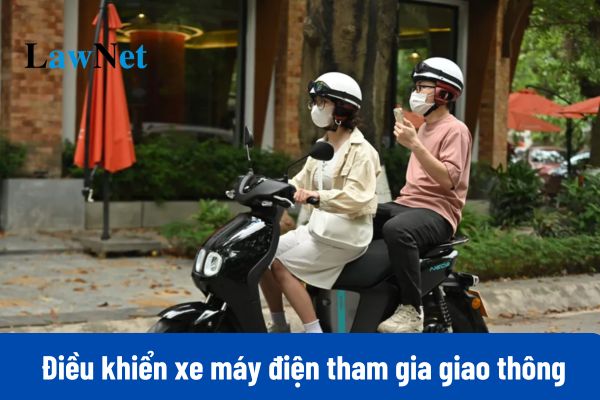 Người điều khiển xe máy điện tham gia giao thông đường bộ phải đủ bao nhiêu tuổi?