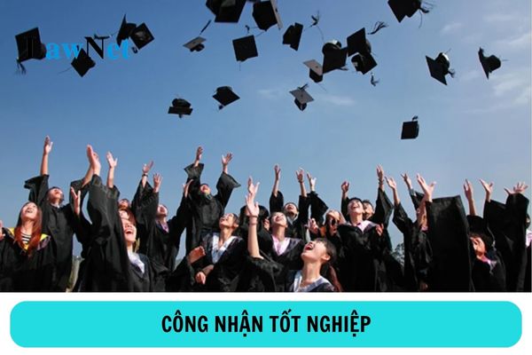 Điểm trung bình tích lũy toàn khóa học của sinh viên bao nhiêu thì được xét và công nhận tốt nghiệp?