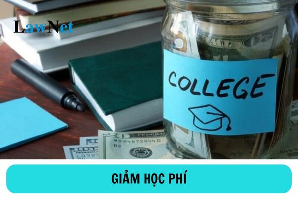 Trường hợp nào sinh viên được giảm học phí một nửa?