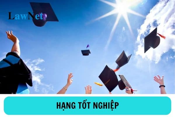 Hạng tốt nghiệp của sinh viên đại học có bị giảm đi một mức nếu bị kỷ luật dưới hình thức cảnh cáo không?