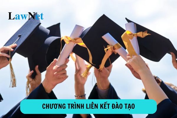 Đối tượng tuyển sinh vào chương trình liên kết đào tạo cấp văn bằng phải đáp ứng điều kiện gì?