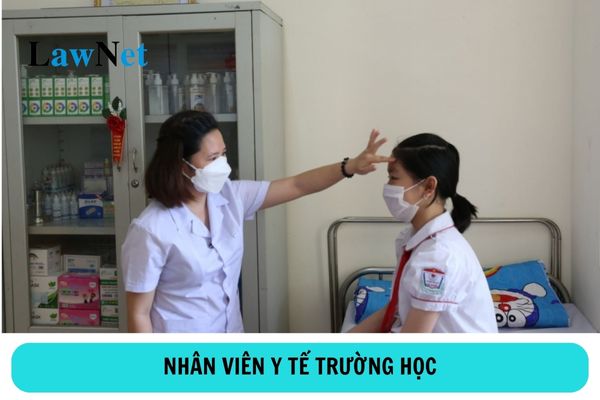 Có bằng y sĩ trung cấp có được làm nhân viên y tế trường học không?