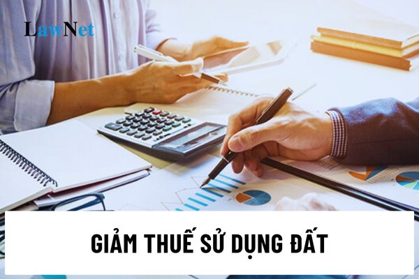 How much reduction in non-agricultural land use tax is provided for taxpayers facing hardship due to force majeure events?