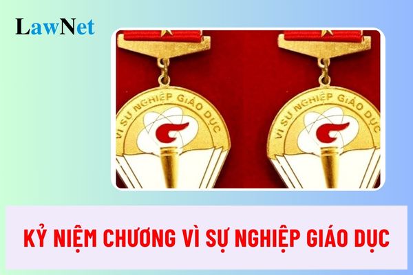 Cá nhân được xét tặng Kỷ niệm chương Vì sự nghiệp giáo dục đáp ứng tiêu chuẩn gì?