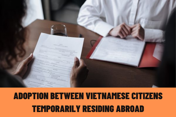 What are the dossiers and procedures for application and registration of adoption between Vietnamese citizens temporarily residing abroad?