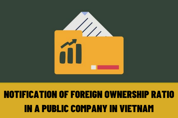 What are the regulations on the documentation and procedures for notification of foreign ownership ratio in a public company in Vietnam?