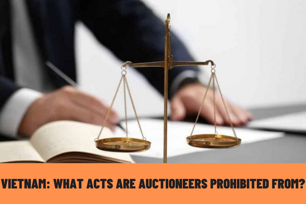 What acts are auctioneers prohibited from? What are criteria for auctioneers in Vietnam according to current regulations?